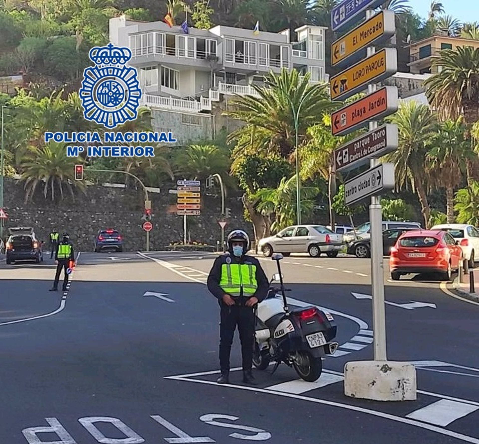 Agentes de la Policía Nacional en Puerto de la Cruz. | DA