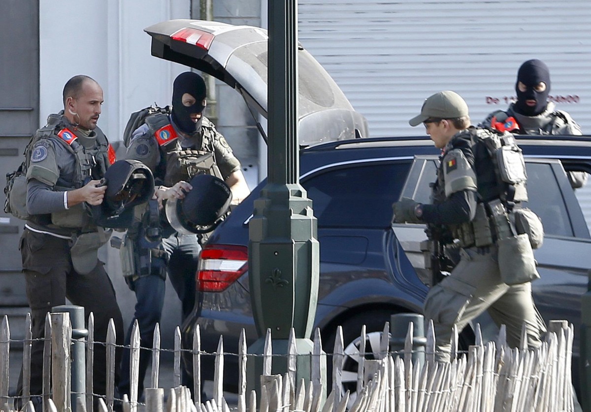 Imágenes del operativo antiterrorista en Bruselas. | REUTERS