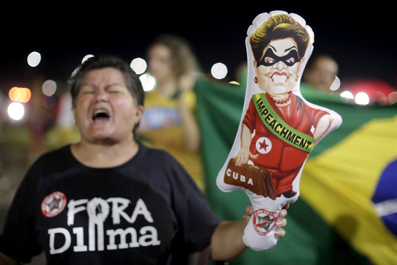 Miles de personas protestan en las calles de Brasil contra Dilma y Lula