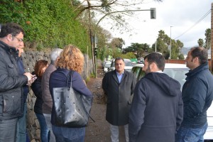 El alcalde, los concejales, técnicos municipales, representantes del colegio y la directora insular de Carreteras. / DA