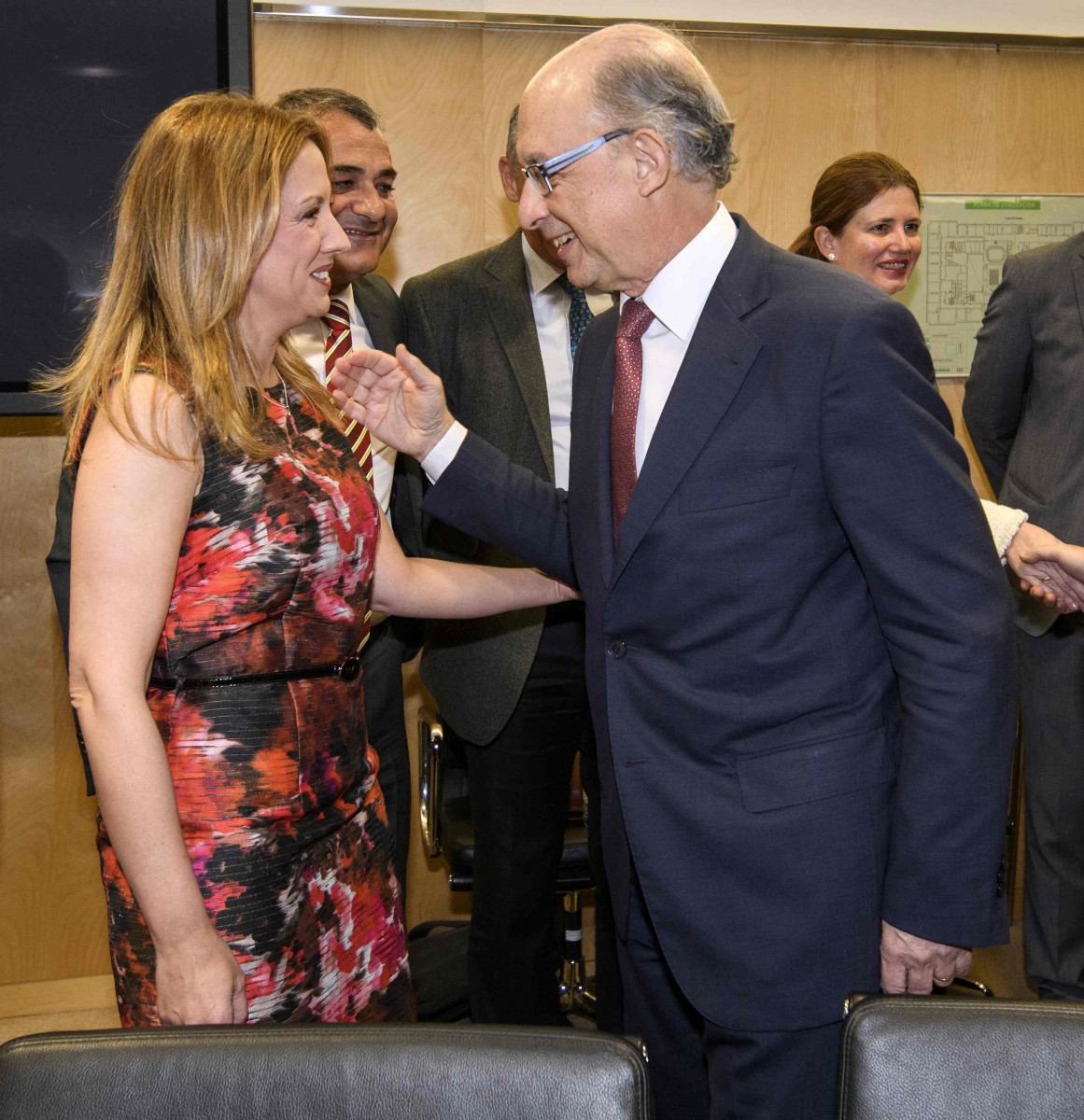 La consejera de Hacienda junto al ministro Cristobal Montoro. / DA