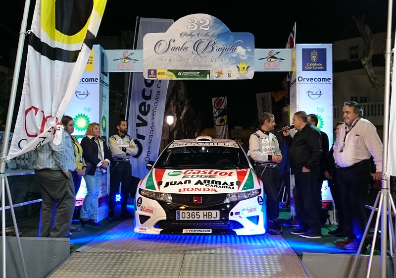 Los hermanos Ángel y Víctor Marrero lideraban el rally hasta el toque. | DA