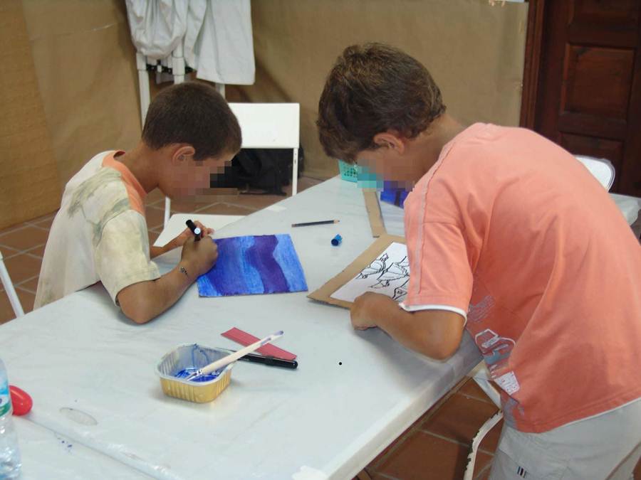 Los centros de día permiten impartir distintas actividades a los más pequeños en horario no lectivo y en las que, además, se trata de implicar a los padres. | SERGIO MÉNDEZ