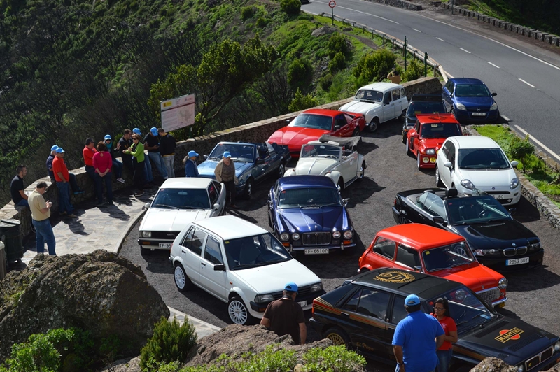 concentración vehículos clasicos y deportivos en La Gomera