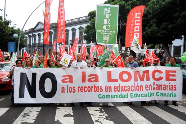 Manifestación contra la LOMCE en Tenerife. / DA