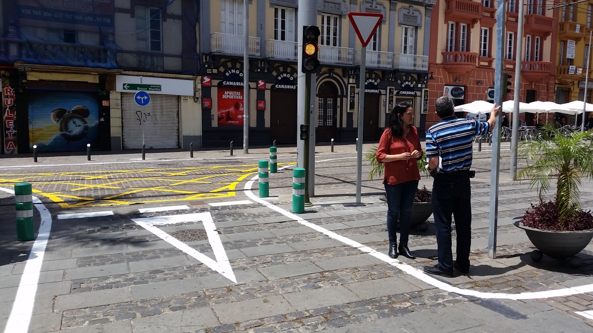 Zaida González concejala de Seguridad y Movilidad, supervisa los cambios en Imeldo Serís