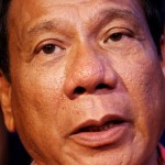 Votante filipina muestra su apoyo al candidato Rodrigo Duterte