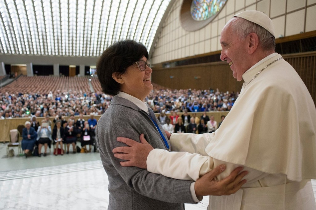 El papa Francisco con la hermana misionera, Carmen Sammut