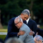 Obama abraza a un superviviente de la bomba de Hiroshima
