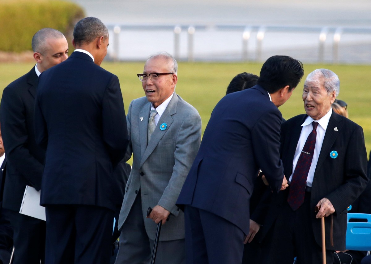Barack Obama conversa con superviviente de la bomba de Hiroshima