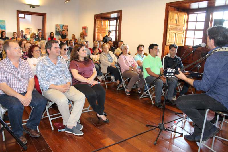El acto de presentación tuvo lugar ayer tarde / DA