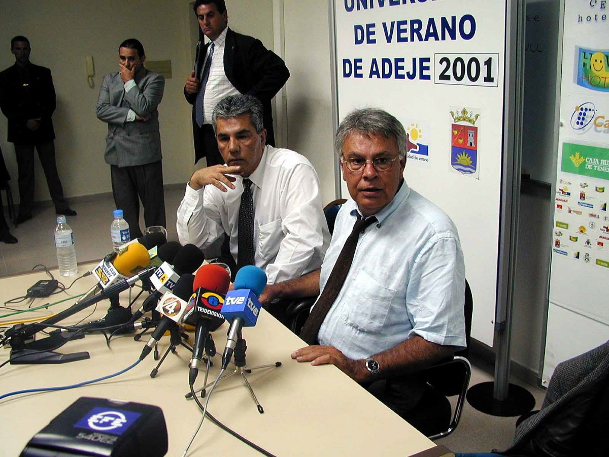 la presencia de Felipe González en 2001 concitó una gran expectación. DA