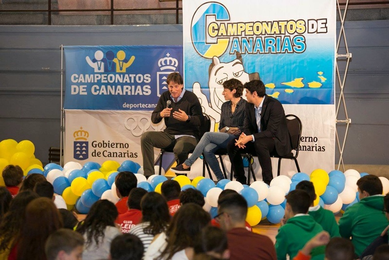 Rafa Pascual, Elisa Aguilar y Nicolás García  charla