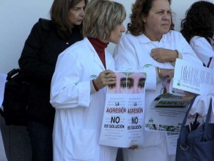 Imagen de archivo de una protesta profesional contra las agresiones. / Europa Press