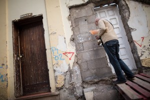 Las más de las 300 personas sin hogar que hya en el municipio se distribuyen en una decena de asentamientos sumadas a los que viven en las calles y en centros como el albergue. / A. G.