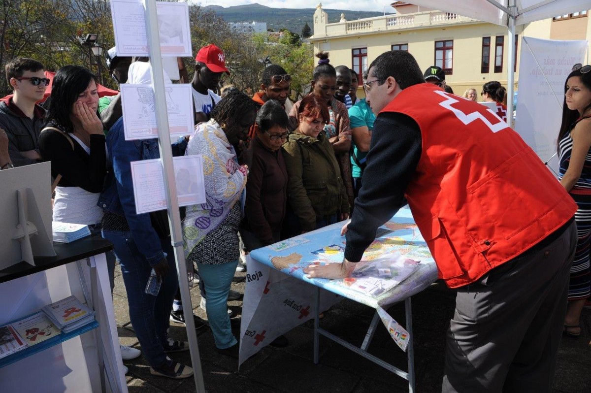 Cruz Roja en la provincia de Santa Cruz de Tenerife no solo ayuda a los más necesitados, también desarrolla numerosos proyectos y realiza acciones de sensibilización a lo largo de todo el año. / DA