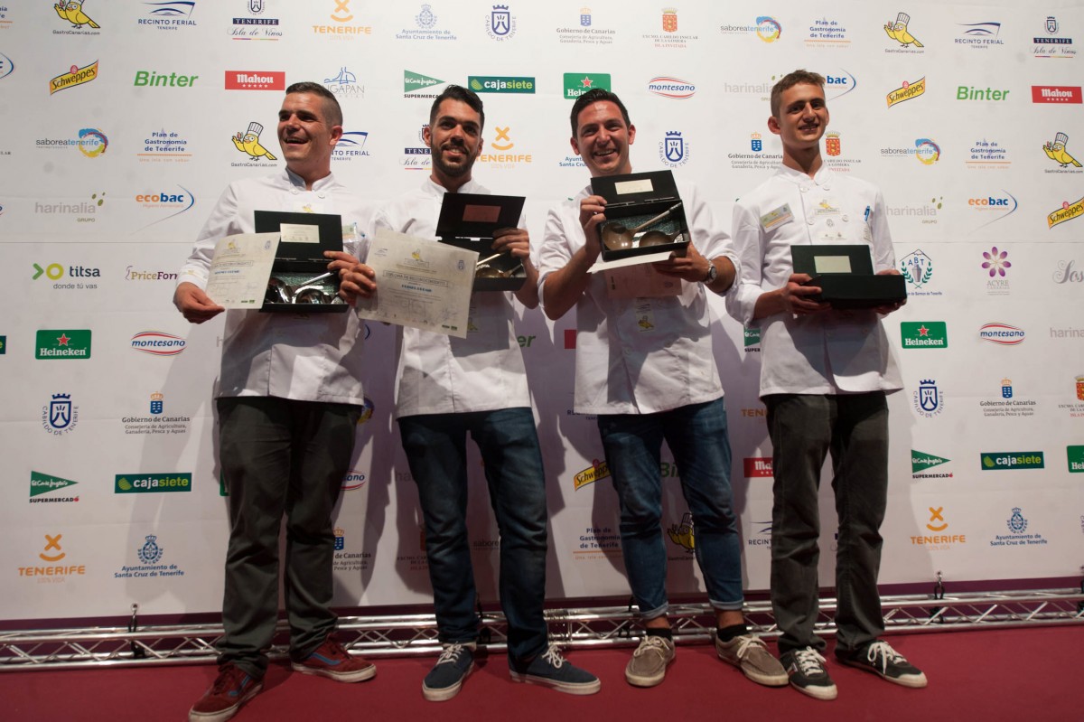 El tinerfeño Eduardo Domínguez resulta vencedor del XII Campeonato Regional Absoluto de Cocineros Gran Premio GastroCanarias 2016./ FRAN PALLERO