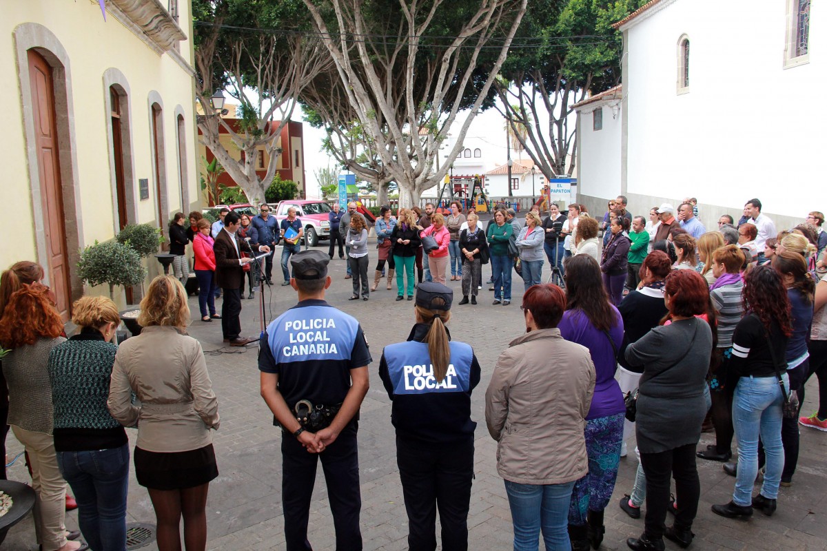 Concentración en Guía de Isora contra la violencia de Género. DA
