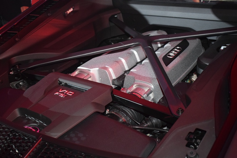audi R8 motor