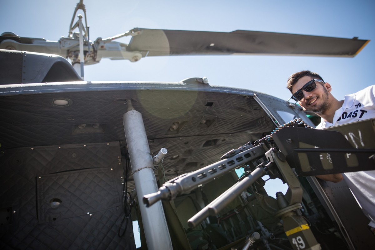 El helicóptero es una de las sensaciones de la muestra. / Sergio Méndez 