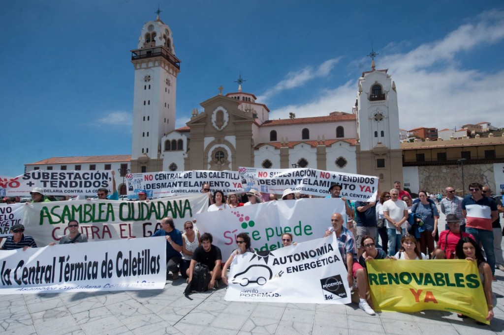 La concentración tuvo lugar en la plaza de la Patrona de Canarias / FRAN PALLERO