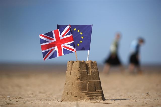 Los ciudadanos del Reino Unido deciden hoy si continúan o no en la Unión Europea.  / EP