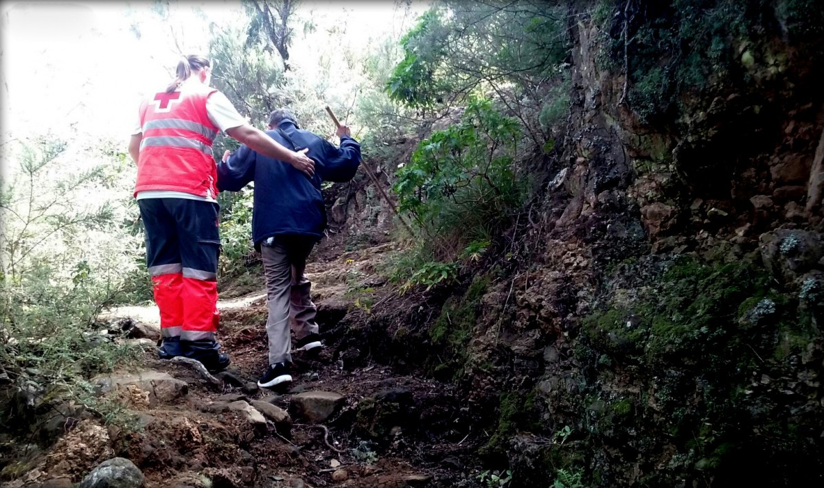 Uno de los servicios más demandados por los mayores de Anaga es el de la ayuda para los traslados. / DA