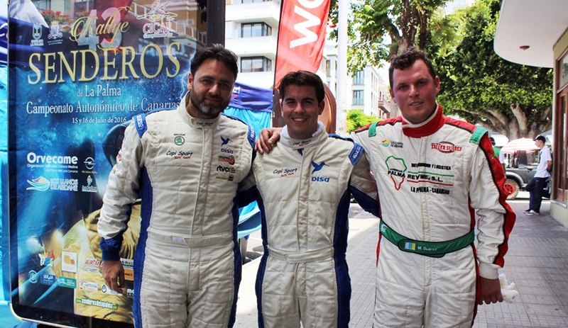Enrique Cruz entre Alfonso Viera y Miguel Suarez