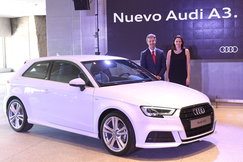 Fernando Ramírez, Brand Manager de Audi Canarias, y Arminda Domínguez, Product Manager del Audi A3. |Sergio Méndez