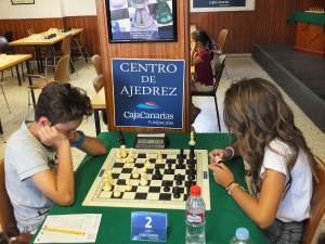 Álvaro Guillermo y Adhara Rodríguez, durante su enfrentamiento de la cuarta ronda. J.L.F.