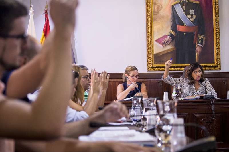 La propuesta de descenso salió adelante con los votos de PP y CC / ANDRES GUTIÉRREZ