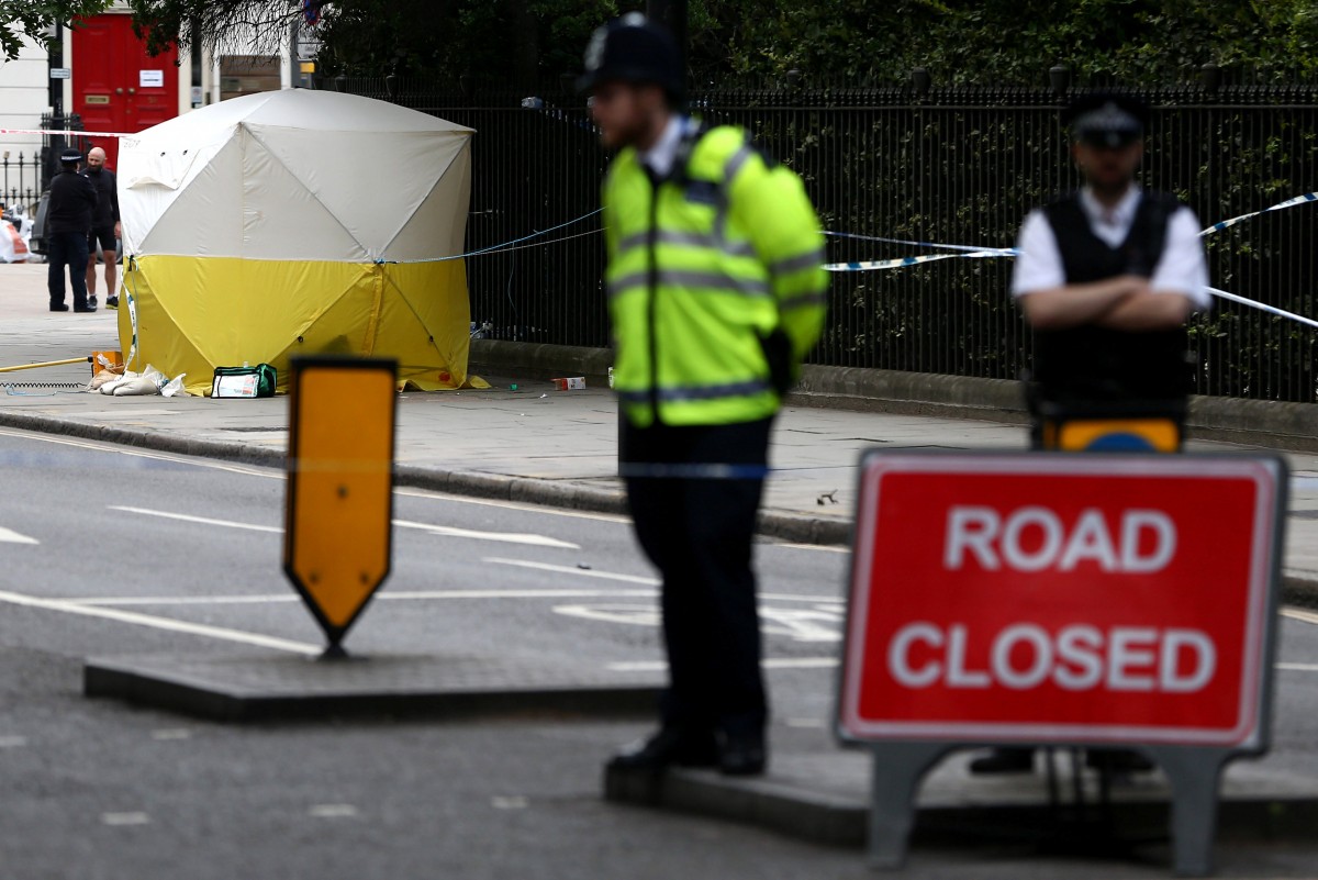 Policías custodian el lugar del ataque / FOTO: REUTERS