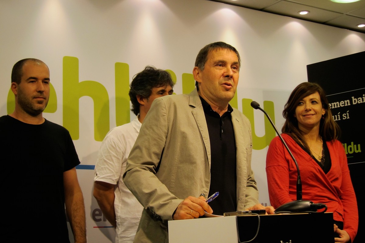Arnaldo Otegi con compañeros de EH Bildu | FOTO: EUROPA PRESS