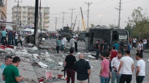 la explosión de un coche bomba ha dejado cuatro civiles muertos y cuatro policías heridos. | REUTERS