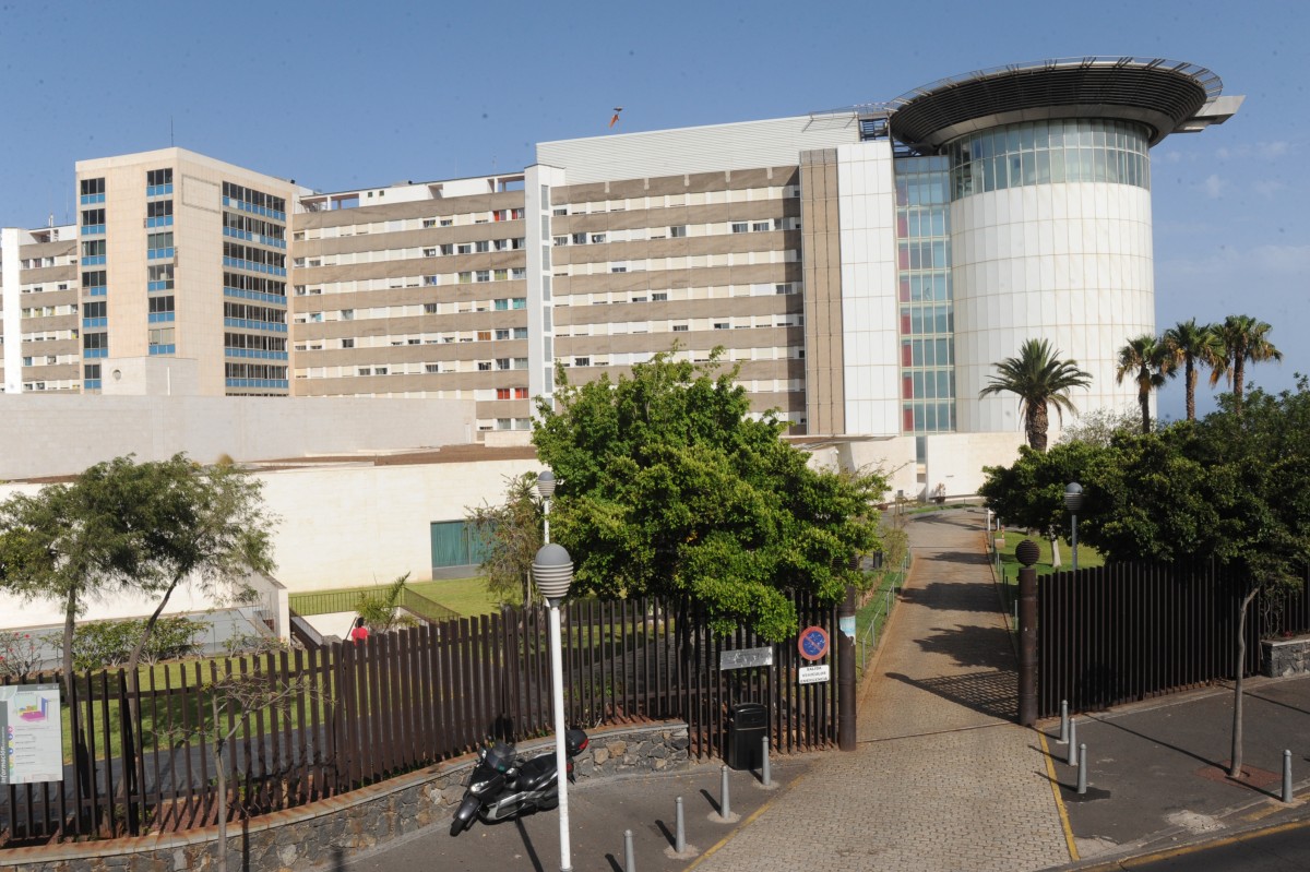El Hospital Universitario de Canarias tiene la mayor lista de espera quirúrgica de Canarias, con 10.276 pacientes. / DA