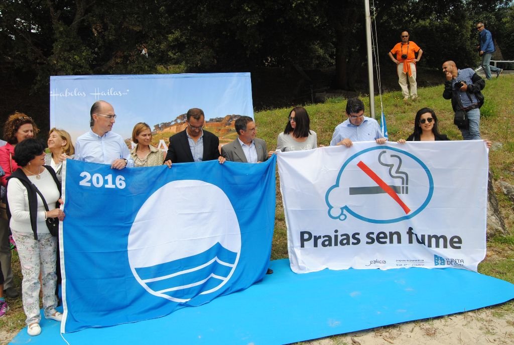 Una veintena de playas gallegas conforman la red sin humo de la región, similar a la que pretende crear Salud Pública en Canarias. / DA