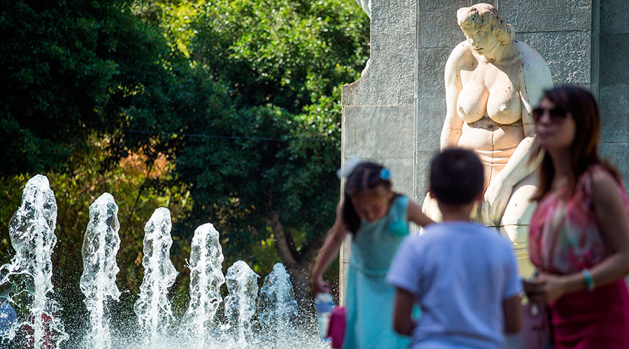 Solo en consumo de agua para riego el Ayuntamiento gasta cada año en el parque más de 165.000 euros. En jardinería pasa de 220.000. / A.G.