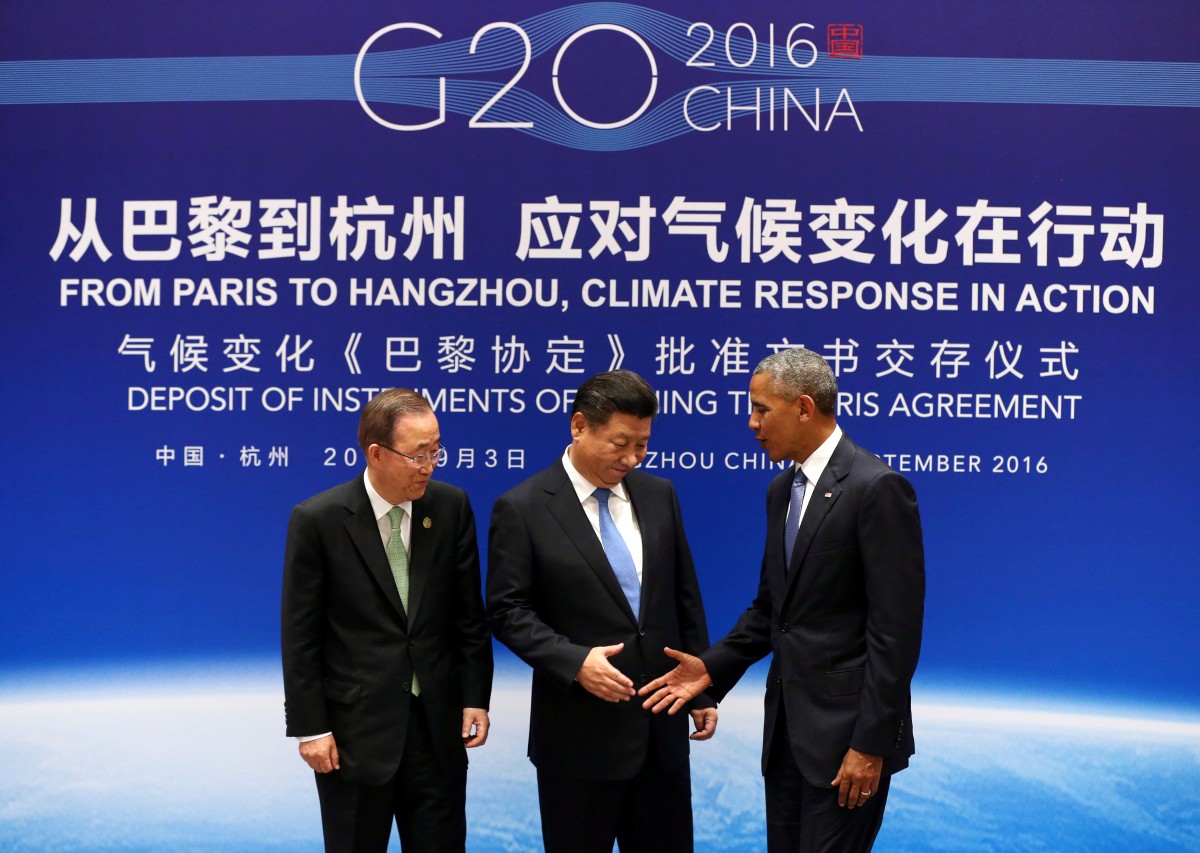 Xi Jinping, presidente de China, Ban Ki-moon, secretario general de la ONU y Barack Obama, presidente de los EEUU, estrechan sus manos en Hangzhou | FOTO: REUTERS/How Hwee Young/Pool