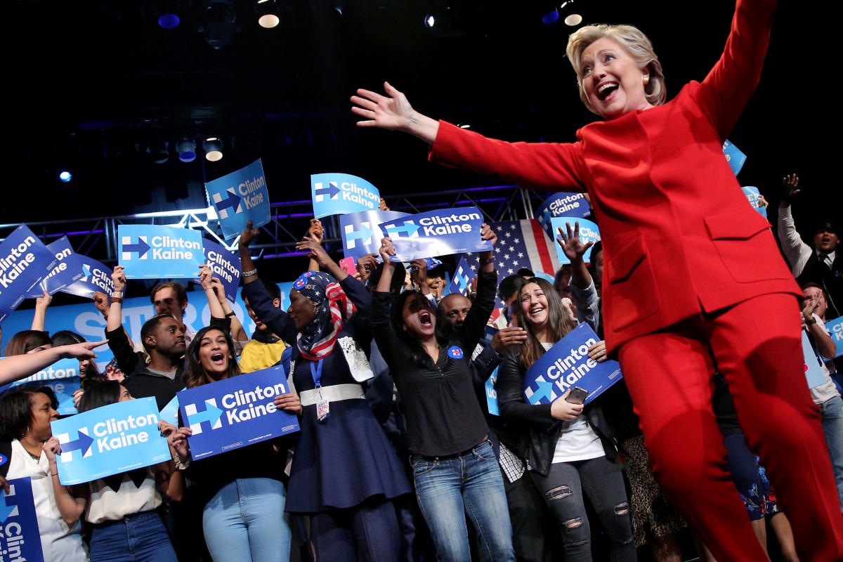 Hillary Clinton, saluda a sus simpatizantes tras el primer debate electoral Donald Trump | FOTO: REUTERS/Carlos Barria