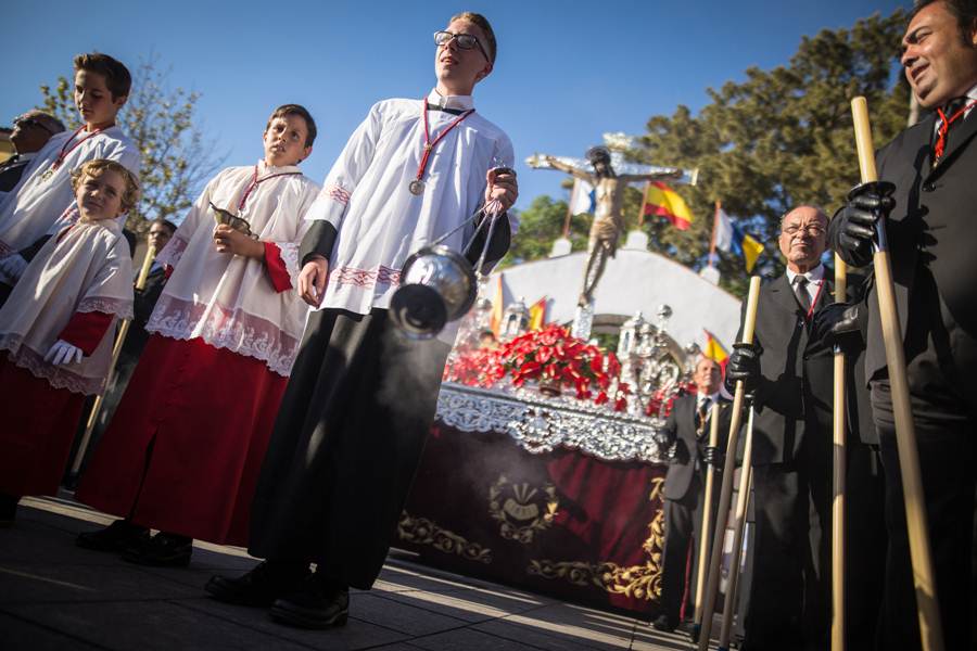 El tradicional Descendimiento y Besapié del Cristo y la procesión cargaron de fe y solemnidad la jornada lagunera. ANDRÉS GUTIÉRREZ