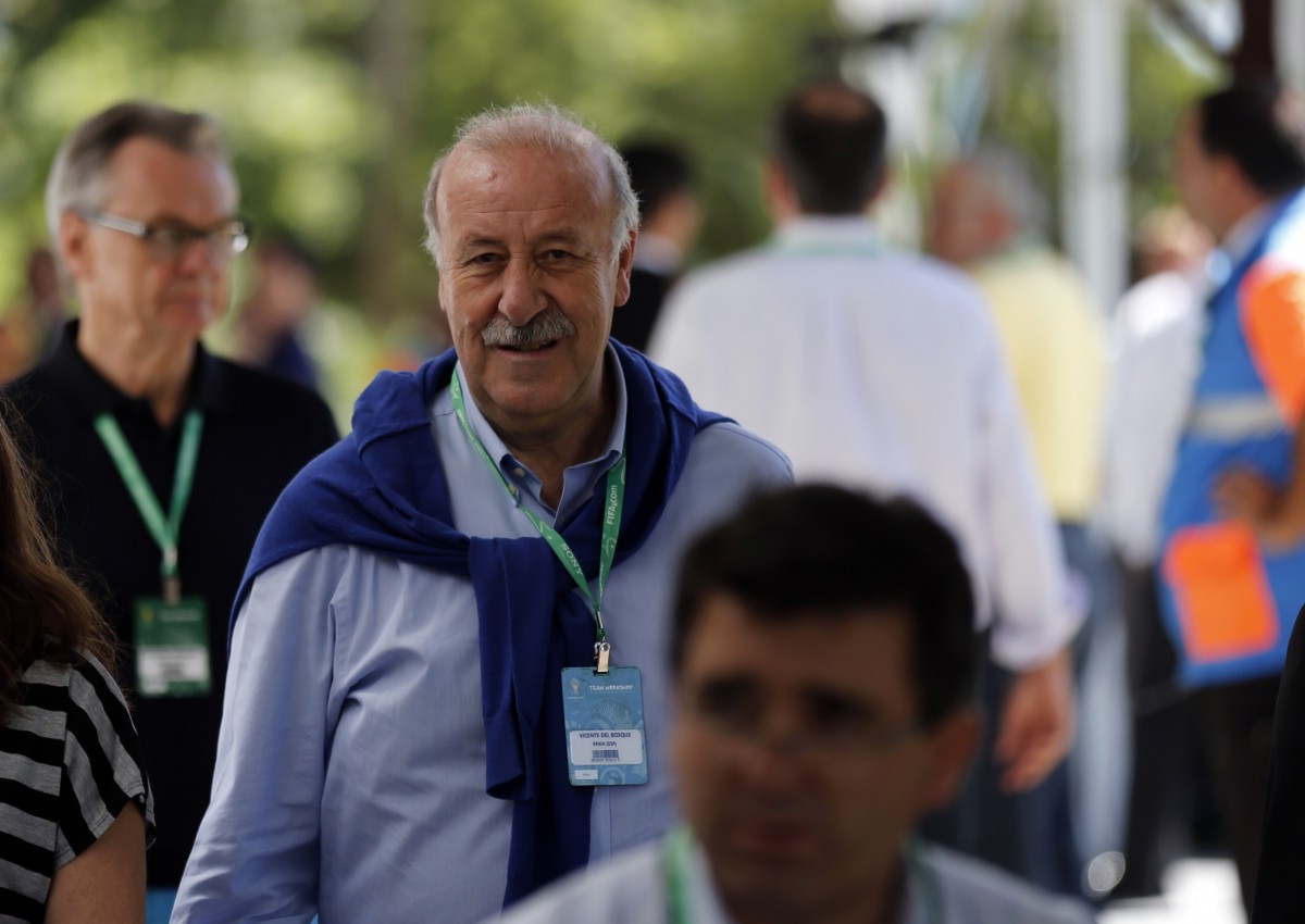 Spain's coach Vicente Del Bosque walks during a coffee break at the Team Workshop for the 2014 World Cup, in Florianopolis