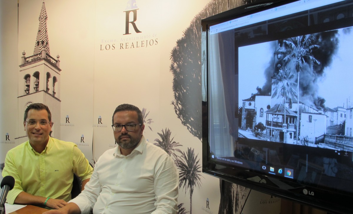 El concejal Adolfo González presentó la nueva herramienta junto con el historiador del arte Jesús Manuel Hernández. /DA