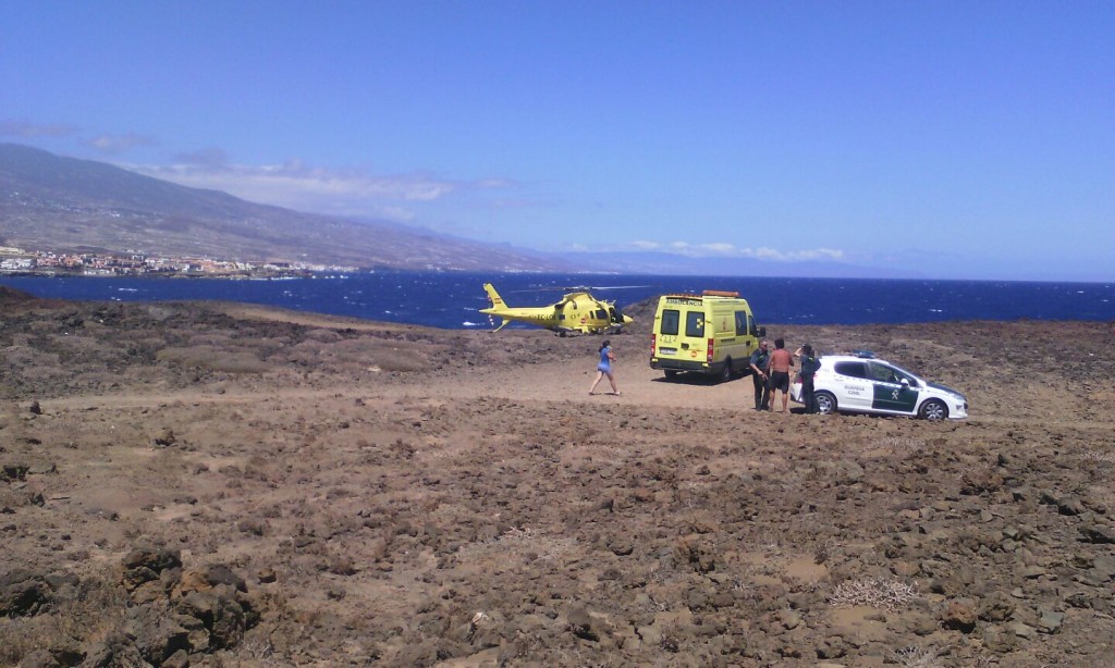 Un helicóptero del SUC llevó al herido al HUC. | JARDINEROS