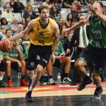 El Iberostar Tenerife vence en Badalona y sigue líder de la Liga Endesa