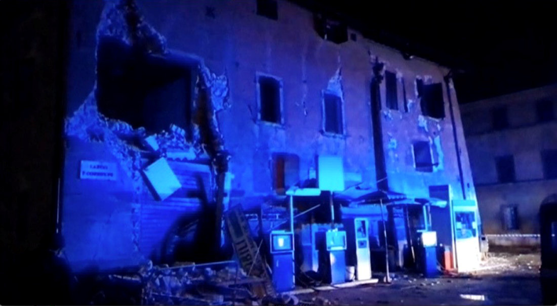 Imagen de vídeo que muestra los desperfectos por el terremoto en edificios en Visso , Italia | FOTO: REUTERS