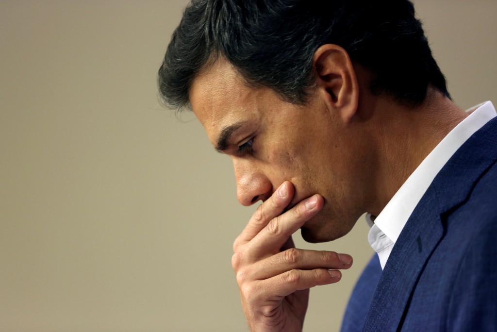 Sánchez comparece ante los medios en el Congreso para anunciar la renuncia a su acta y su candidatura al próximo Congreso