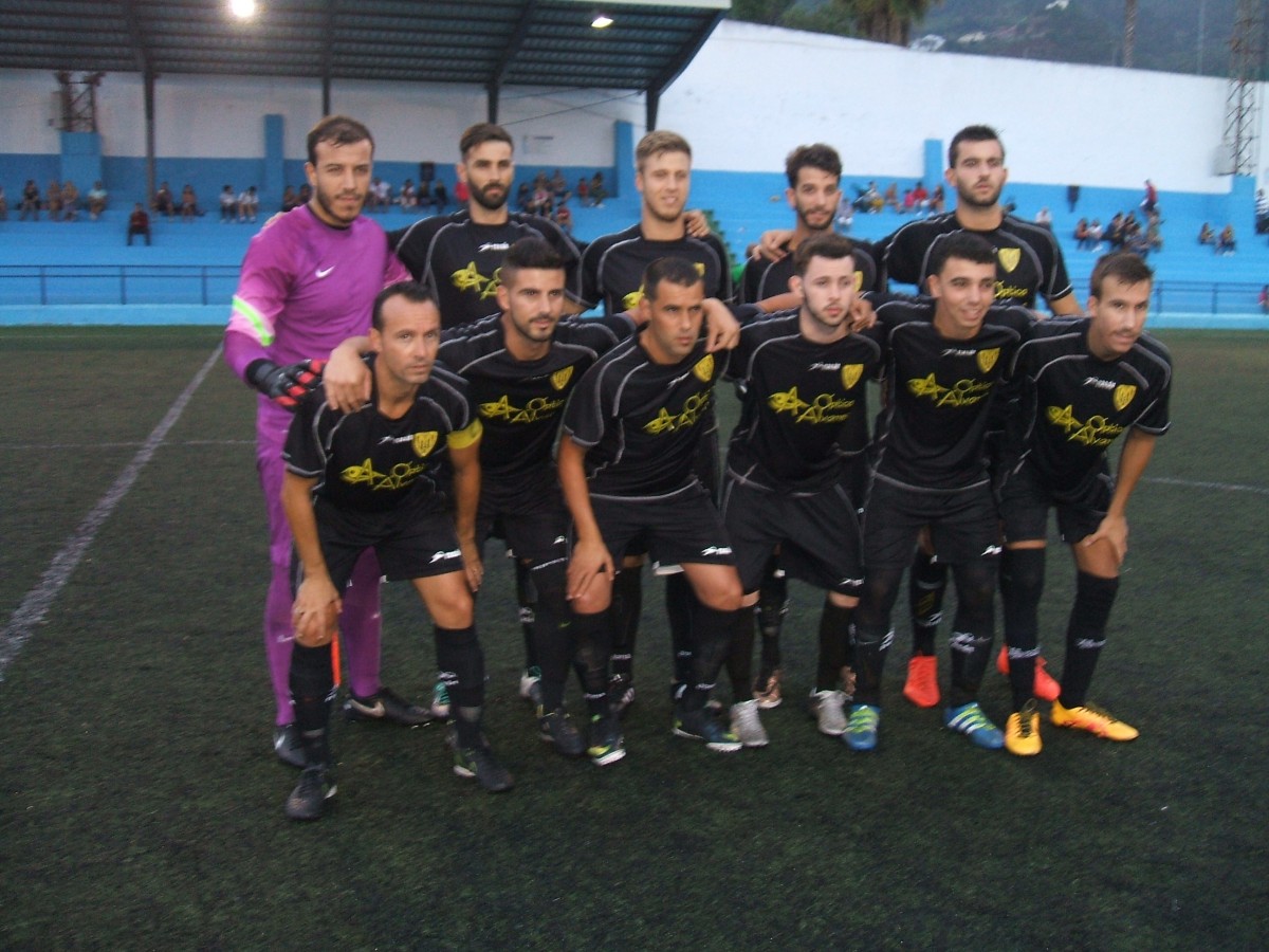 Una formación del Atlético Tacoronte que igualó ante el Juventud Laguna. /José Manuel Martín