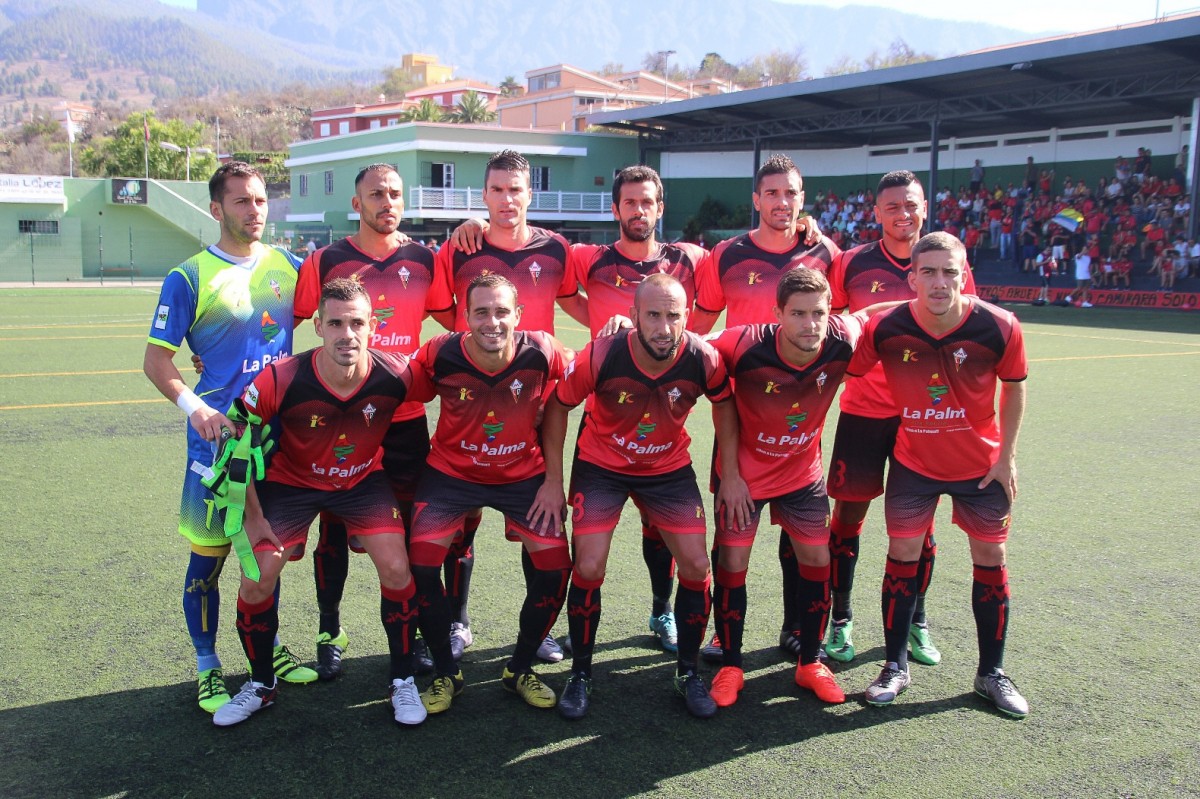 Una formación del CD Mensajero, que ventila tres puntos de oro ante un directo rival. /José Ayut