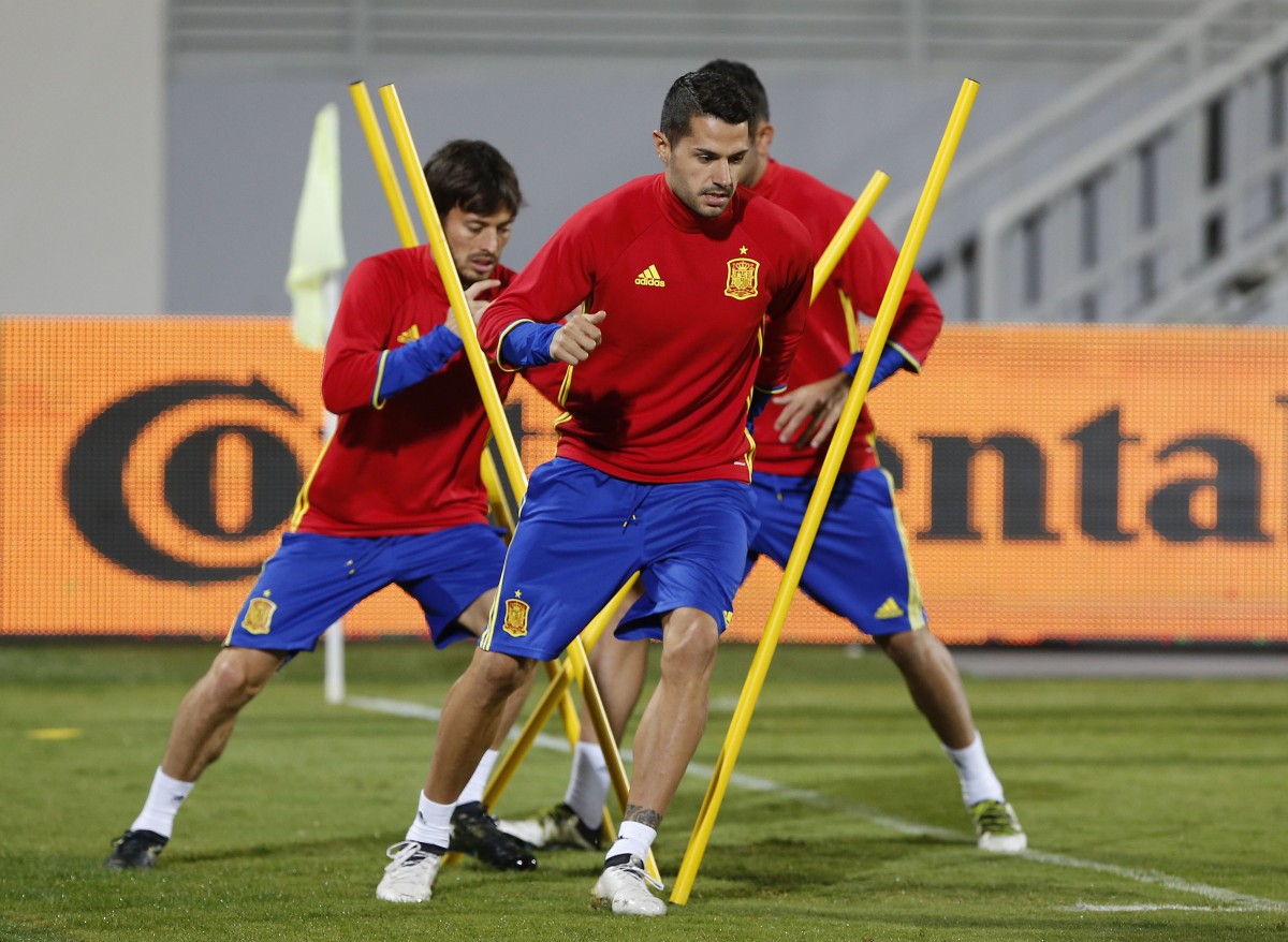 Entrenamiento de la selección española. En la imagen los canarios, Vitolo y Silva. /Pablo García