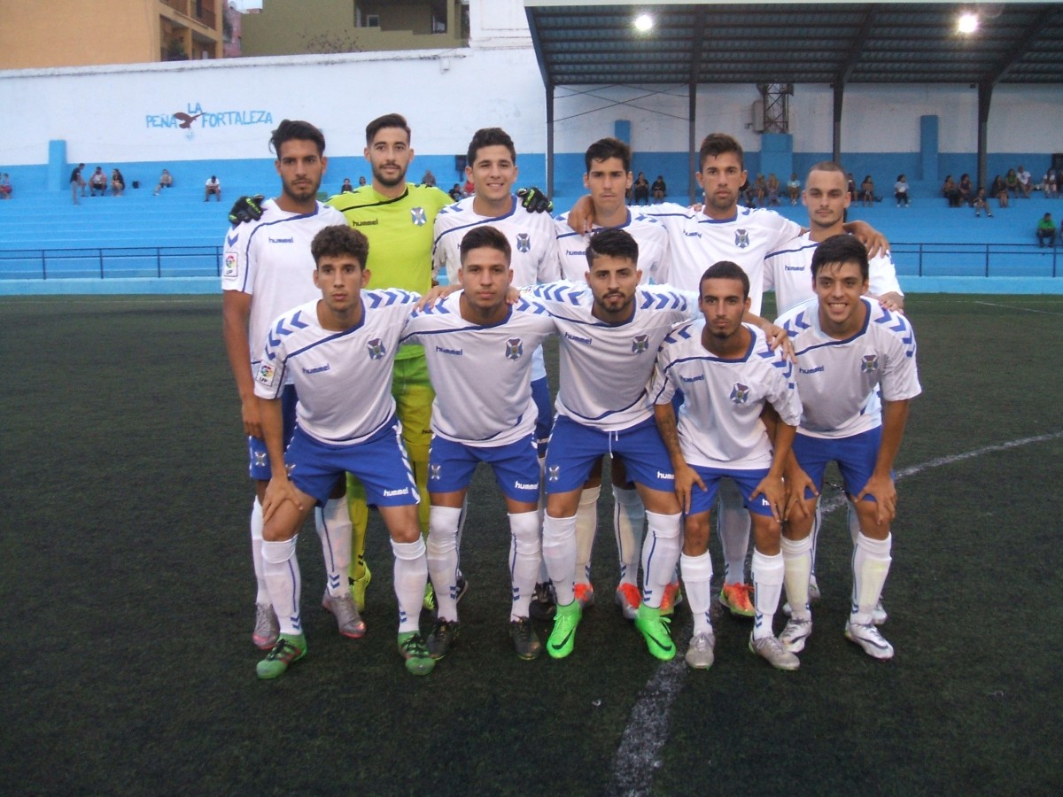 Una formación del Tenerife B que cayó en su visita al recién ascendido San Mateo. /José Manuel Martín
